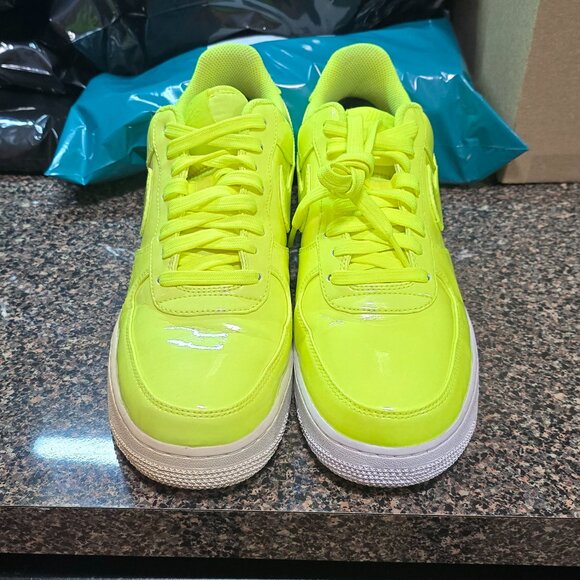 Nike Air Force 1 '07 LV8 UV Volt size 9 Mens - Picture 11 of 16